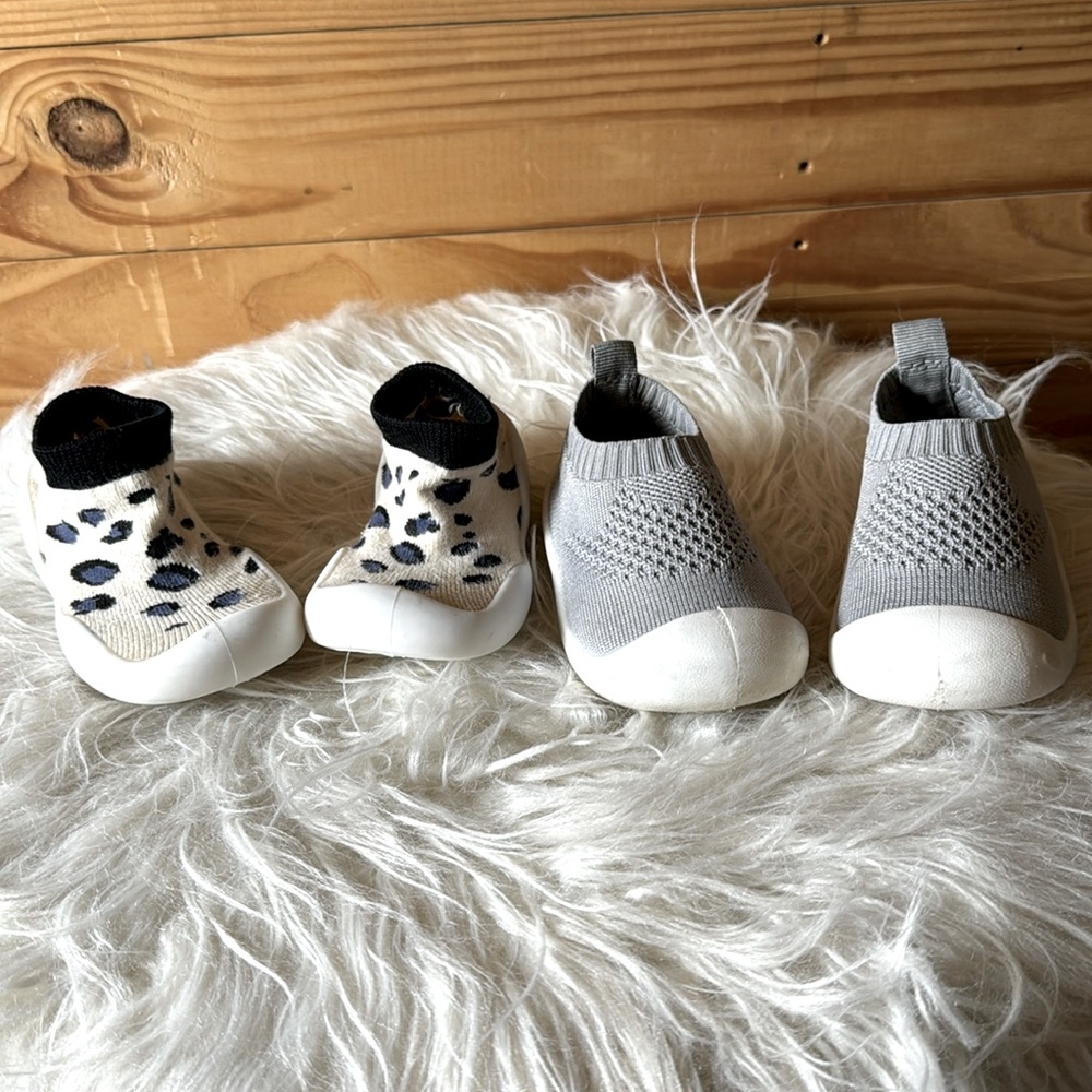 Baby sock shoes size 12-18 months flexible 2 pair leopard and grey gray
